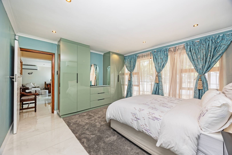 5 Bedroom Property for Sale in Panorama Western Cape